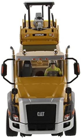 за ремаркето Caterpillar CT660 Day Cab XL 120 хоризонталната група за наркотиците Lowboy и Вибрационни асфальтоукладчика CB-534D XW, предварително произведен от ЛЯТ ПОД НАЛЯГАНЕ камион 1/50