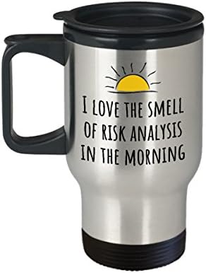 Забавна Пътна чаша за Актюер - Миризмата на Анализ на Риска Сутрин - Подарък За Актюерите
